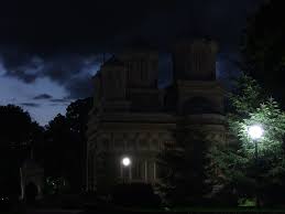 Harta interactivă permite afişarea rutelor dintre două străzi, distanţa dintre ele, timpul de mers cu maşina sau pe jos. Cathedral In Curtea De Arges By Night Joe Flickr