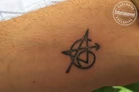 Spider running web tattoo | free design ideas. Avengers Five Of The Actors Got Matching Tattoos Mdash See Exclusive Images Ew Com