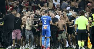 Nice's players returned to the pitch after a delay, but marseille's did not. Trqyuhkg5ctpbm