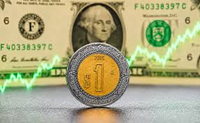 El peso mexicano cede terreno ante datos laborales que frenan los recortes de la Fed