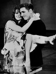 Natalie Wood Being Carried Due To A Cast On Her Leg At The 1971 Oscars Natalie Wood Hollywood Natalie