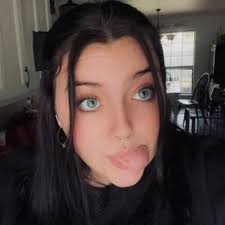 Stephanie Guzman (@noodlecake200)