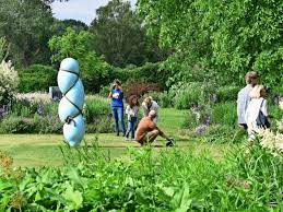 What restaurants are near kunst im garten? Barsinghausen 100 Besucher Geniessen Kunst Im Garten Pristin In Gross Munzel