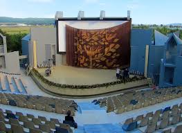Timp de o oră, copiii şi părinţii cântă şi dansează împreună cu fetiţa zurli, clopoţel, zdrăngănel,truli si yuppi. Teatrul De Vara Mapio Net