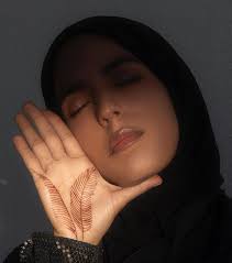 Official site of american artist azra. Azra Khamissa On How To Do Your Own Henna This Eid Vogue Arabia
