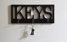 From lush greenery to a collection of artwork, see these easy ways to decorate a blank wall. 6 Entryway Decor Ideas To Make The Perfect First Impression Mybayut