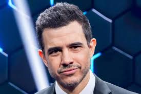 Quién es Pablo González Batista, presentador de 'Caiga quién Caiga' en  Telecinco?