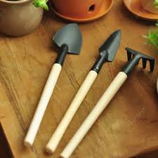 What is a spade garden tool. 3pcs Set Shovel Rake Spade Wood Handle Metal Head Kids Tool Mini Garden Tools