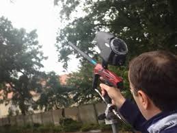 Un Lanceur De Paintball Pour Lutter Contre Les Frelons Asiatiques Frelon Asiatique Frelon Le Frelon