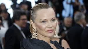 Pamela Anderson verbaast zichzelf met zangtalent