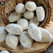 Kali ini saya akan berkongsi resipi tradisional kuih makmur. Resepi Kuih Makmur Mudah