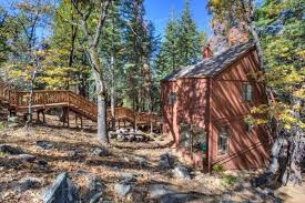 No other hotels near yosemite national park offer such accommodating cabins just 10 minutes away from the park. Rustic 1bdr W Loft Cabin Inside Yosemite National Park Yosemite West Aktualisierte Preise Fur 2021