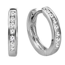 Huggies til de bedste priser. Buy 13 20 0 18 Carat Ctw 18k White Gold Small Round Diamond Huggie Hoop Earrings Online At Dazzlingrock Com