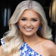 Kellie Giles's Instagram, Twitter & Facebook