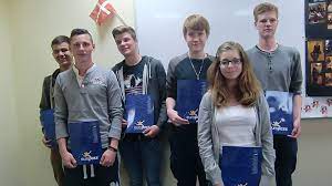 Der hamburger hauptbahnhof liegt zentral am östlichen rand der innenstadt.er befindet sich etwa 800 meter nordöstlich vom hamburger rathaus, die kürzeste entfernung zur elbe bzw. Europaschule Berufliche Schule Des Kreises Ostholstein In Eutin