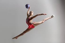 Jalan cepat memiliki definisi bentuk pergerakan ke depan yang menjaga persentuhan kaki dengan tanah. Sejarah Unsur Jenis Peralatan Dan Gerakan Senam Irama Lengkap