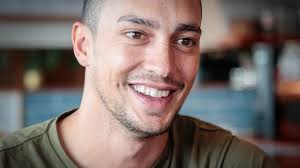 Leighton tops his Army class.