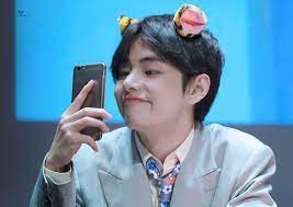 15 Hilarious Fan Reactions To Bts V S Shirtless Selfie Libro de imagenes de kim taehyung ¿eres v biased? bts v s shirtless selfie