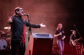 Ex-Beautiful South Singers Paul Heaton and Jacqui Abbott Score U.K. No. 1