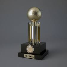 La recopa sudamericana2 , llamada oficialmente conmebol recopa, es un torneo oficial internacional de fútbol sudamericano que se disputa anualmente. Recopa Sudamericana Trophy 3d Model Trophy Trophy Design 3d Model