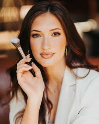 Georgia Makeup Artist focusing