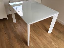 Small Urban Glass Top Extendable Dining Table Optic White Glass With Gloss White Legs Table Siz Glass Dining Table Dining Table Extendable Glass Dining Table