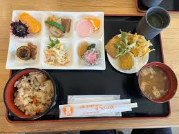 山岡 おばあちゃん の 店