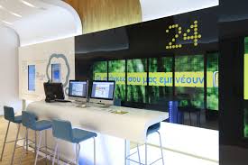 Using The Latest Technologies And Contemporary Interior Bank Design Allen International Were Able To Creat Bank Design Retail Space Design Bank Interior Design