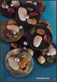 Des Mendiants En Or Attention Ca Brille Blog Cuisine Avec Du Chocolat Ou Thermomix Mais Pas Que Chocolat Chocolat Noel Chocolate Bonbon