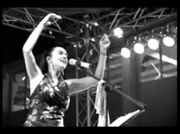 Sevval Sam Bahca Duvarindan Astim Nar Danesi Youtube Youtube Muzik Sam