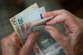 Diese gelten dann als besonders langjährig versicherte. Renten Ratgeber Aktuell Finanzexperte Verrat So Gehen Sie Fruher In Rente Ohne Abzuge News De