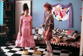 Pretty in pink is a 1986 american romantic comedy film about love and social cliques in american high schools in the 1980s. Pretty In Pink Filmkritik Bewertung Filmtoast De