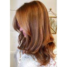 Il cinnamon hair caldo color cannella si combina perfettamente ai capelli castano scuro. Cinnamon Hair La Tinta Capelli Color Cannella Piu Hot Del Momento Grazia Hair Beauty Curly Hair Styles Cinnamon Hair Colors
