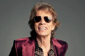 Ex-BBB Amanda vai posar nua em junho, diz jornal