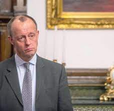 Het museum is ondergebracht in de voormalige villa van de duitse schilder franz von lenbach, gebouwd tussen 1887 en 1891 naar het ontwerp van gabriel von seidl. Merz Warnt Vor Der Afd Und Vor Faschismus Relativierung Welt