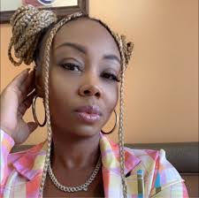 Roxanne Starks's Instagram, Twitter & Facebook