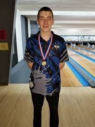 Huskies' Thompson, Runevitch roll way to state bowling