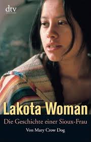 Amazon.com: Lakota Woman. Die Geschichte einer Sioux- Frau.: 9783423361040:  Mary Crow Dog, Richard Erdoes: Books