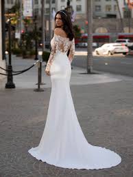 Vintage kleider die typisch fuer diese epoche sind bedienen sich. Fit Flare Brautkleid Winters Pronovias Hochzeitskleid