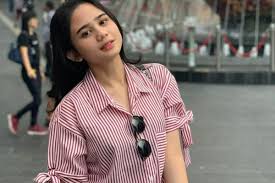 Nggak nyangka, ini yang buat dul jaelani nyaman dengan tissa biani. 10 Potret Memesona Tissa Biani Tanpa Makeup Natural Banget