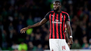 Bakayoko completes milan loan move with €35m purchase option. Ac Milan Eyeing Cut Price Deal For Chelsea Loanee Tiemoue Bakayoko After Recent Improvement In Form 90min