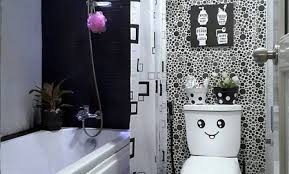 Pesona batu alam sebagai bahan dekorasi dinding memang menjadi pilihan tepat untuk dipilih. 18 Desain Kamar Mandi Ukuran 2x1 5 Yang Dapat Anda Aplikasikan