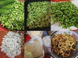 Olesi pisang yang sudah digoreng dengan nutella, dan taburi keju di atas nya. Resepi Peria Goreng Rangup Best Dengan 3 Tepung Sahaja Mudahkan