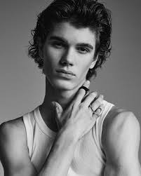 NIK MODEL MANAGEMENT