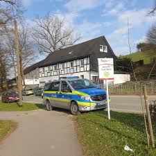 Es hat sich herumgesprochen, dass er eine villa in der gemeinde gmund besitzt. Offnung Zweier Betriebe In Schmallenberg Ohne Grosse Zwischenfalle Radio Sauerland