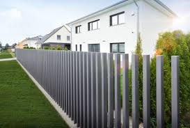 Zaunsystem Kronos Ohne Querstreben Im Modernen Design In 2020 Modernes Zaun Design Gartengestaltung Vorgarten Zaun