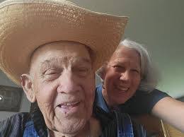 Lonnie Foreman's Instagram, Twitter & Facebook