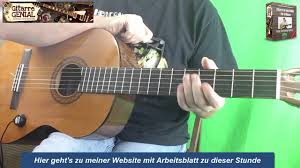 Oh, tannenbaum gehört zu einem der bekanntesten weihnachtsliedern, welches die kinder bereits im kindergarten singen. Oh Tannenbaum Gitarren Akkorde Fur Anfanger Weihnachtslieder Fur Gitarre Youtube