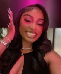 Kiana Armstrong's Instagram, Twitter & Facebook