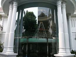 Pintu kaca juga cocok diaplikasikan pada rumah, lho, seperti: Jual Kaca Film Hitam Riben Untuk Rumah Dan Kantor Di Lapak Maju Jaya Kemayoran Bukalapak
